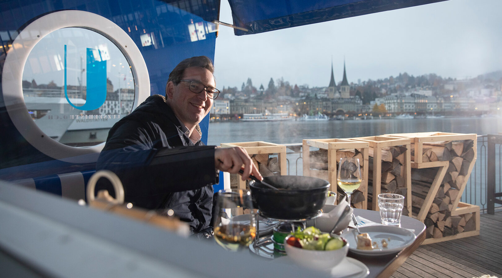 LUZ Seebistro Fondue im Strandkorb Luzern 2 Beilage Tavolago