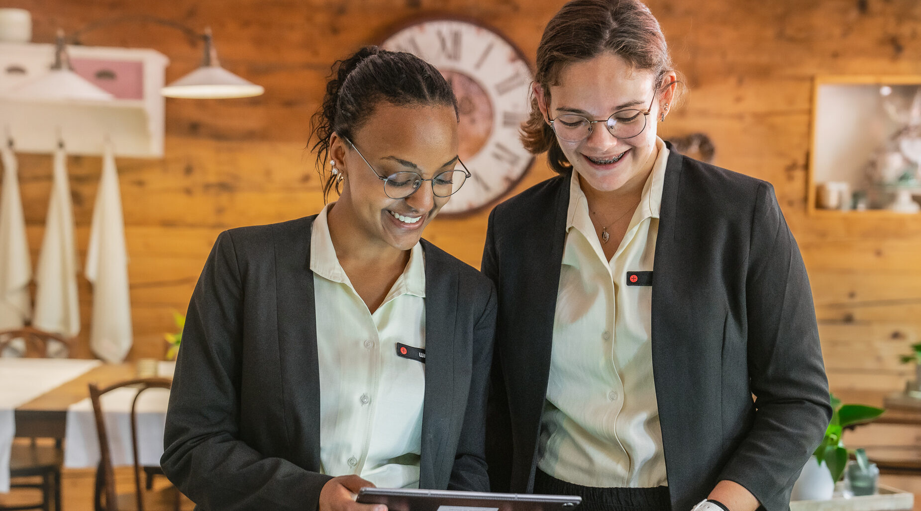 TB 2023 Luana und Anais 06